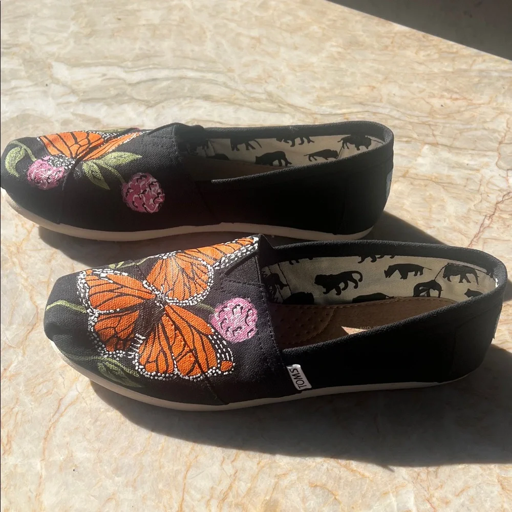 Hand painted TOMS with Monarch Butterfly design - Picture 4 of 7